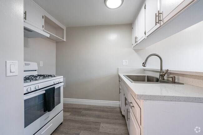 1 habitación, 1 baño - 440 pies cuadrados - Cocina - South Pointe Apts