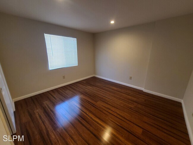 Foto del edificio - 661-667 Dutton Ave