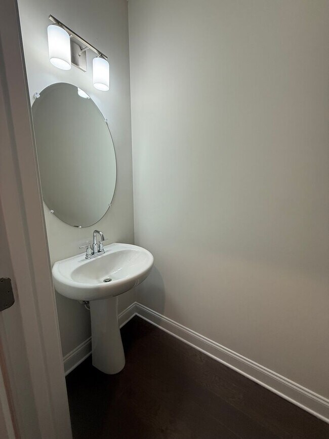 Foto del edificio - HALF OFF FIRST MONTH RENT!! Three Bedroom ...