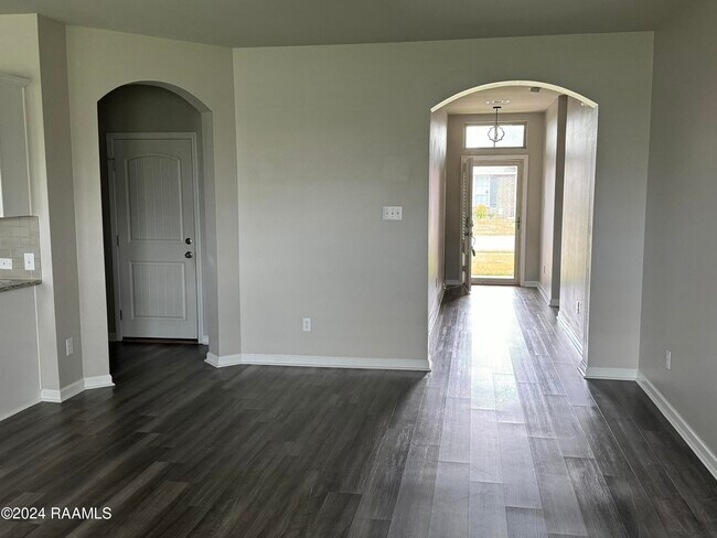 Building Photo - 104 Garden Oaks Ave