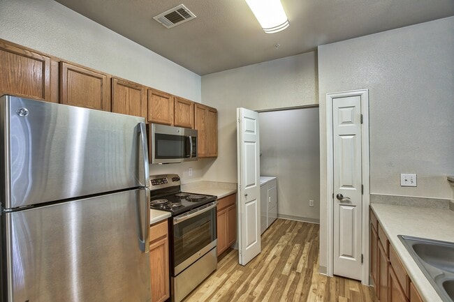 Building Photo - Platte View Landing