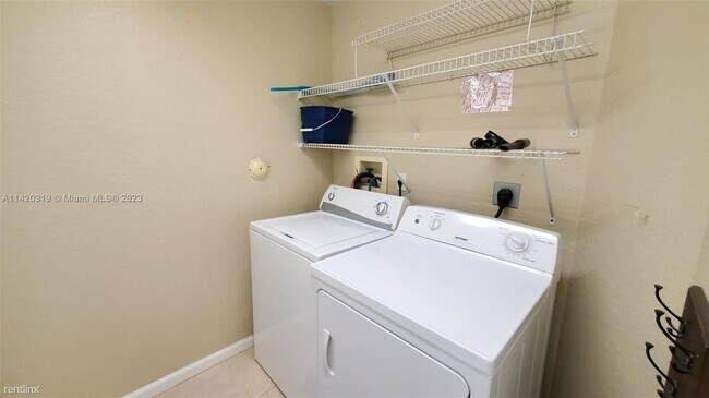 Foto del edificio - 3 br, 2 bath House - 4819 NW 22nd Pl