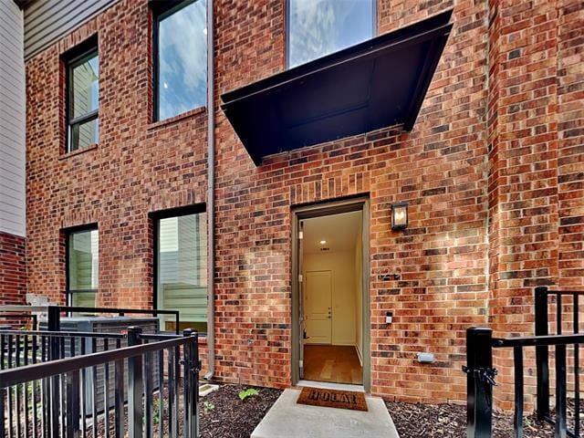 Building Photo - 129 E Oscar Dr