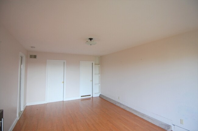 Building Photo - 1579 21st Ave