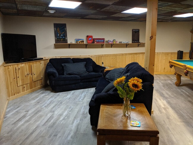 Foto del edificio - 140 Paquette Cir