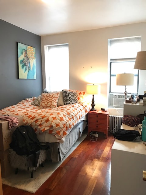 Primary Photo - 261 W 21st St