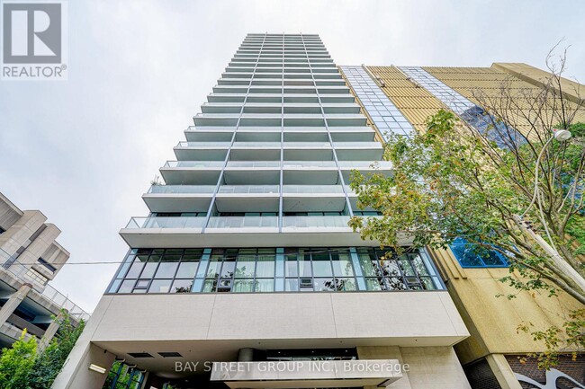 Building Photo - 210 Simcoe St