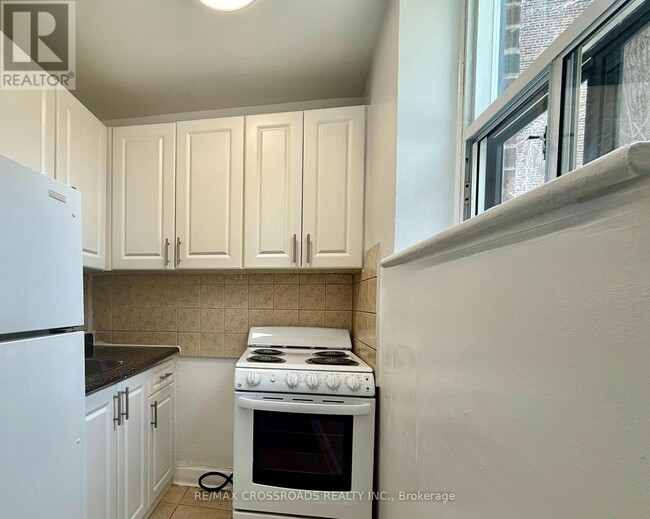 Photo du bâtiment - 2770-2770 Yonge St