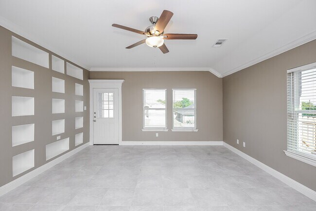 Foto del edificio - 811 N Ridge Dr