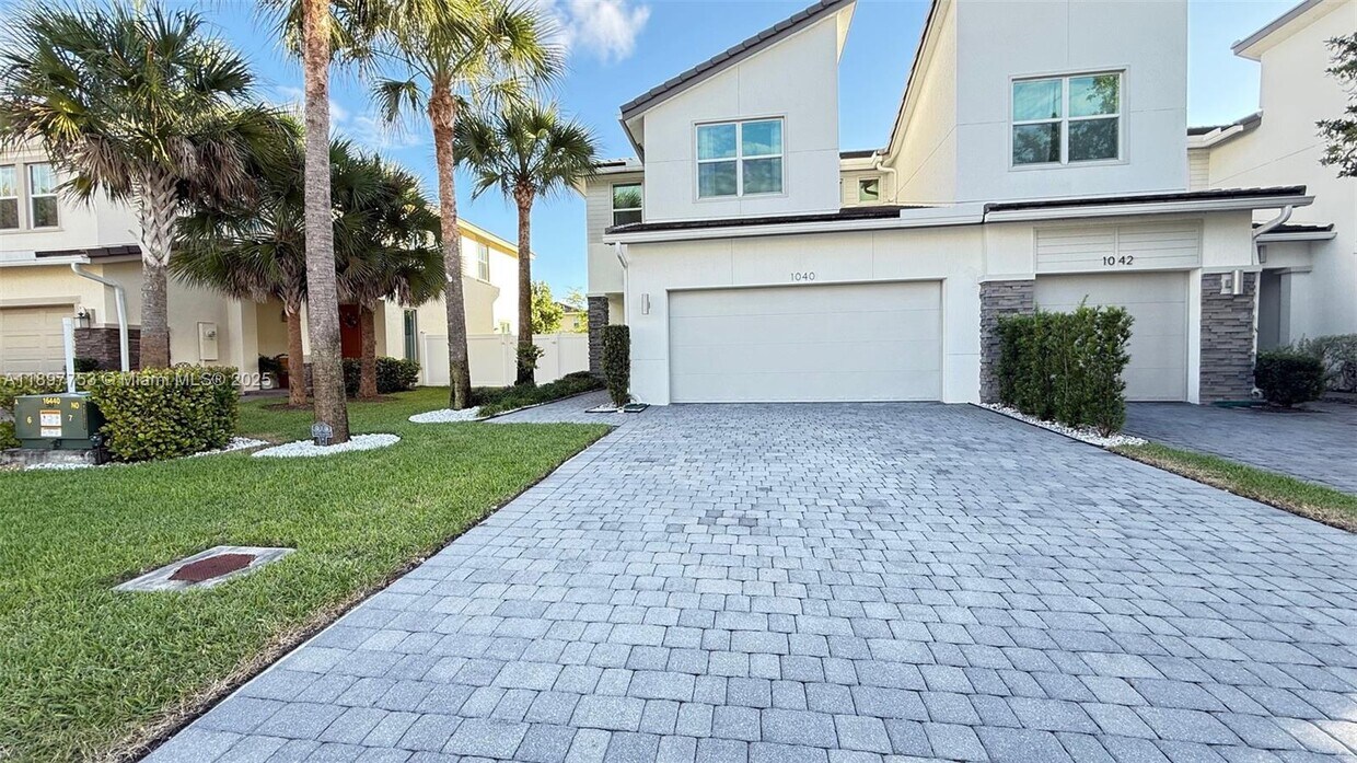 Foto principal - 1040 Rio Ct