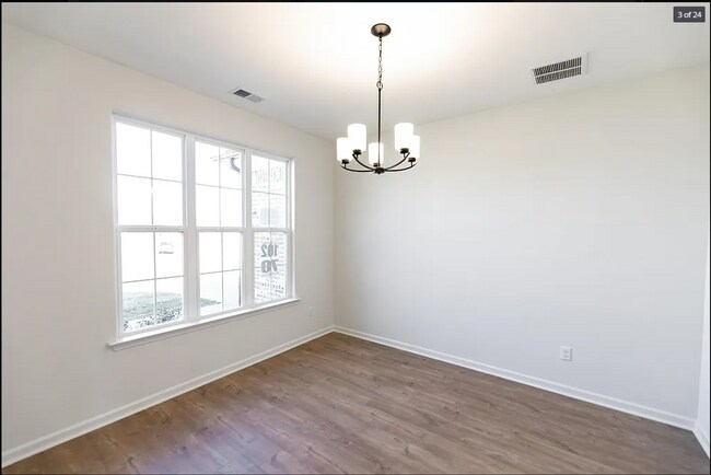 Foto del edificio - Beautifully designed 4-bedroom, 2.5-bath home