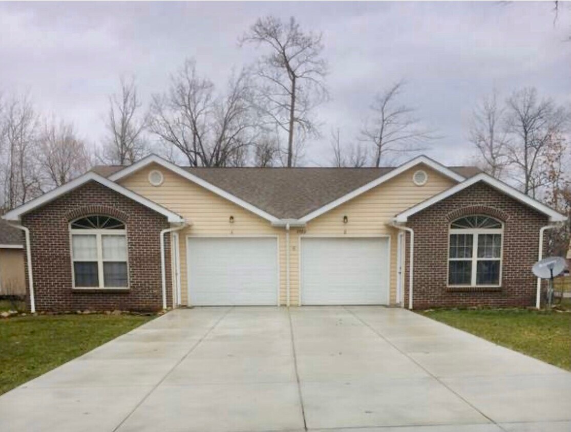Primary Photo - 4888 Shadow Oak Dr