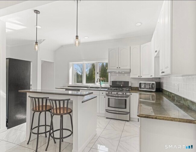 Foto del edificio - 709 Tunxis Hill Rd