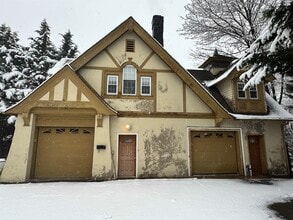 Building Photo - 24 Bloomfield Way