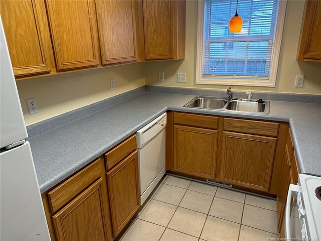 Building Photo - 810 Black Creek Ct