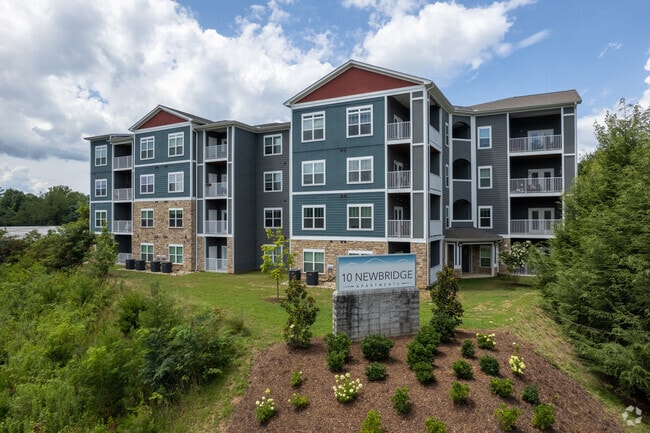 Building Photo - 10 Newbridge Apartments