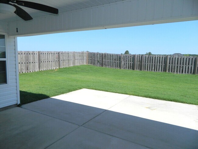 Foto del edificio - 7018 Summerton Dr
