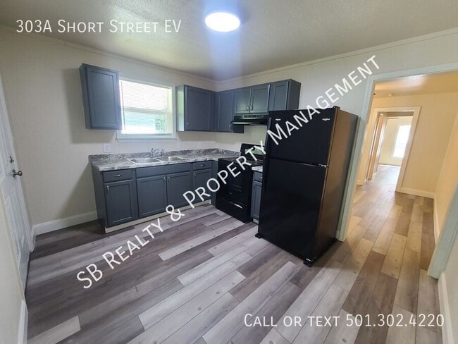 Building Photo - 303A Short Street EV-