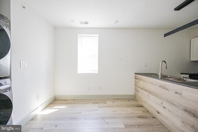 Building Photo - 2521 N 34th St