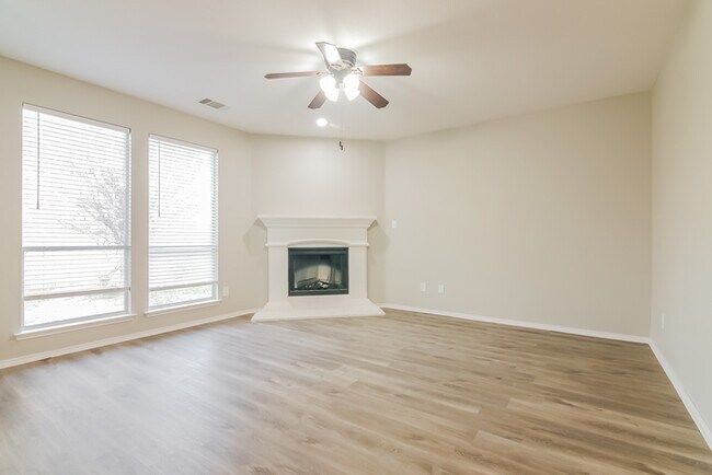 Foto del edificio - 1204 Juniper Ln