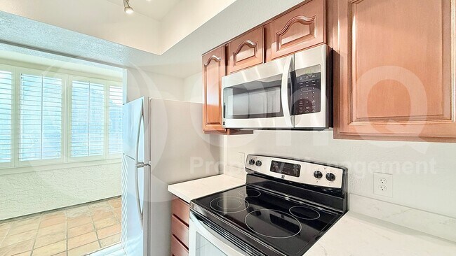 Foto del edificio - 5998 N 78th St
