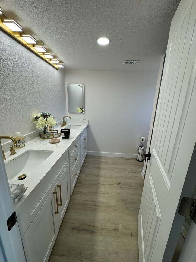 Foto del edificio - 1565 Joanne St