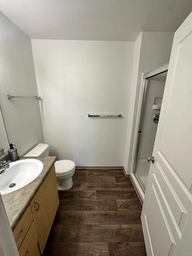 Baño principal - Commons at Sylvan Highlands Apartments