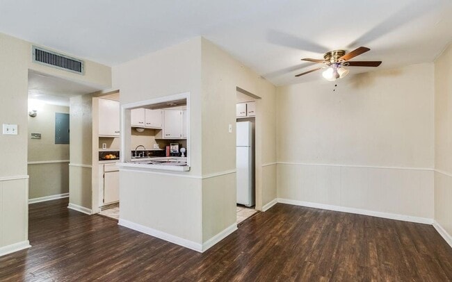 Building Photo - Charming 2 Bed 1 Bath Condo in Lafayette!