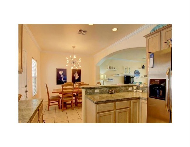 Building Photo - 14869 Granada Dr