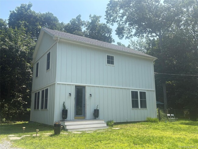 Building Photo - 13595 Soundview Ave