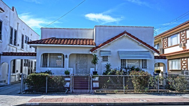 Foto del edificio - 1215-1221 S Mariposa Ave
