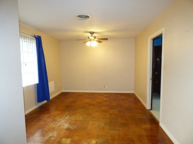 Foto del edificio - 2208 Monterrey Dr