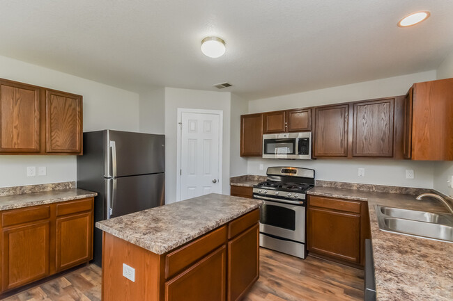 Building Photo - 7530 Dellwood Ln