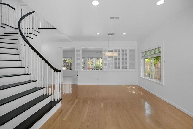 Foto del edificio - 166 Blackstone Dr