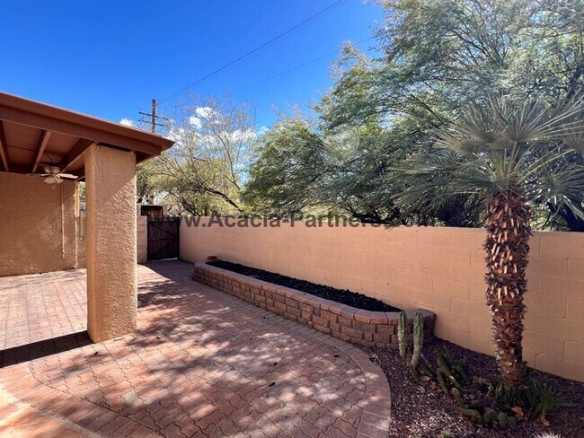 Foto del edificio - Two Bedroom Townhouse
