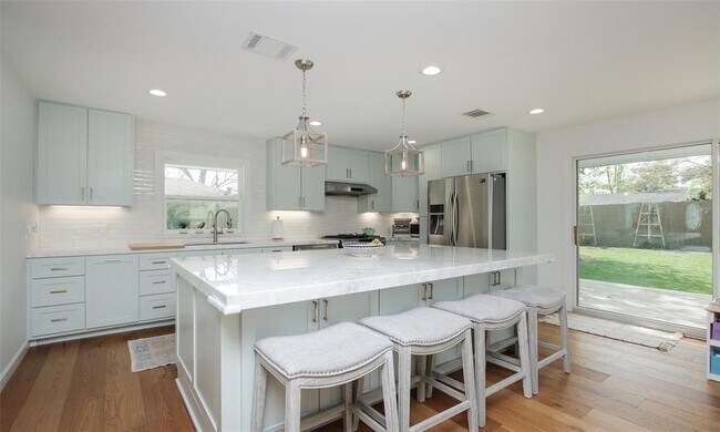 Building Photo - 4609 Lido Ln