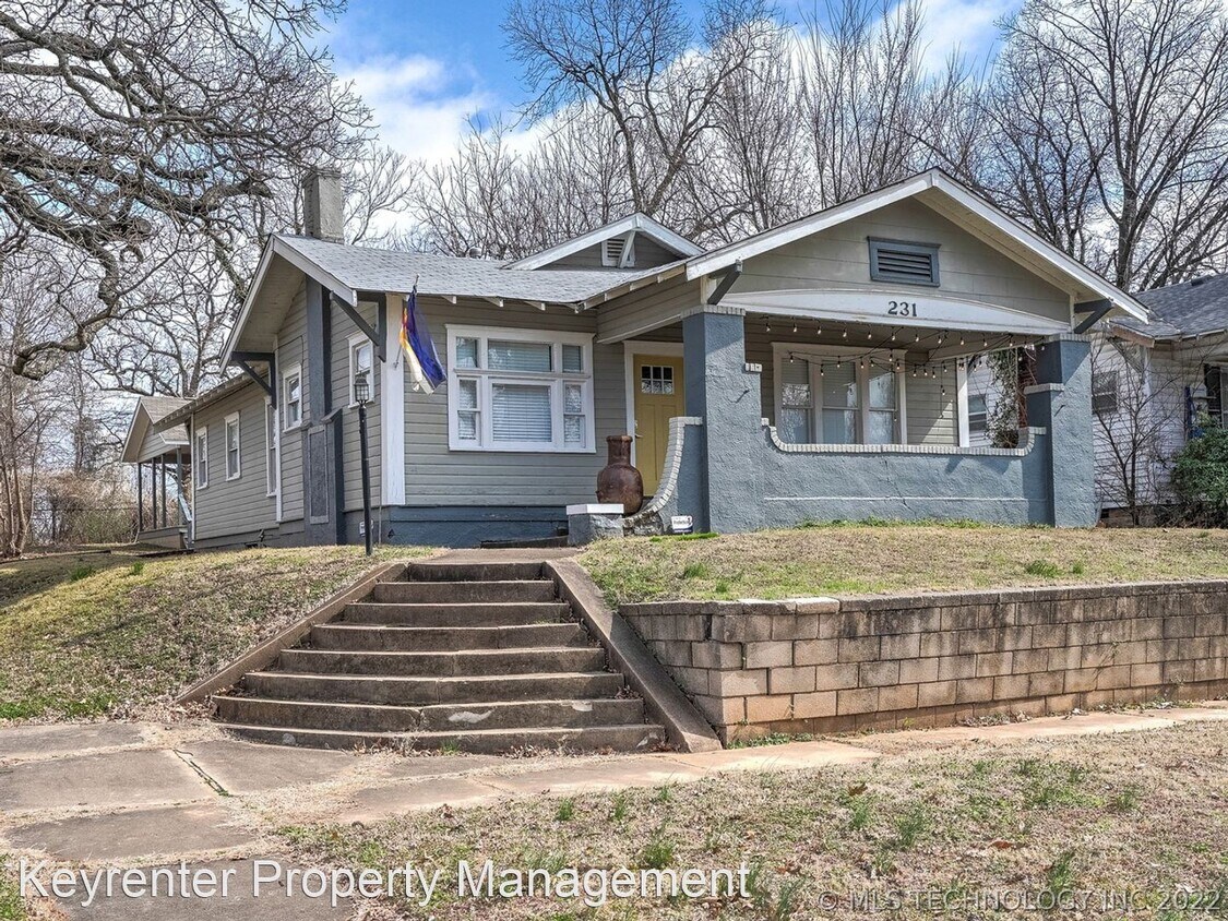 Primary Photo - 3 br, 1.5 bath House - 231 N Tacoma Ave