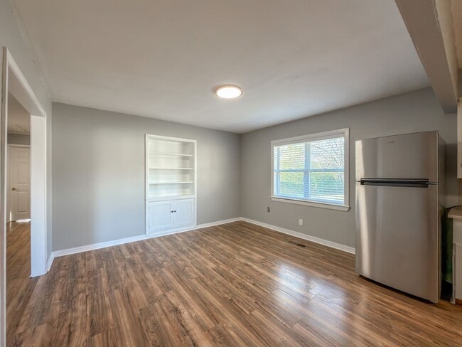 Foto del edificio - Newly Updated 3 Bed, 2 Bath Home in Greenwood