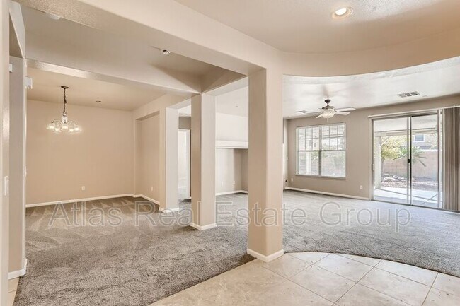 Building Photo - 5645 Wedgefield St
