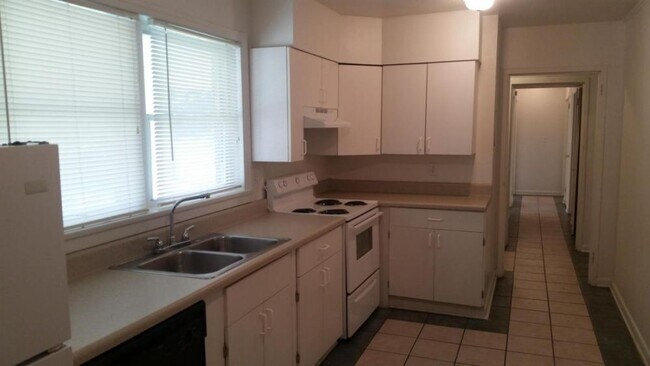 Building Photo - 673 Mitscher Dr