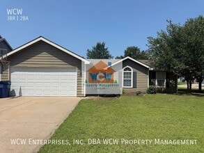 Building Photo - 2400 Stowe Dr