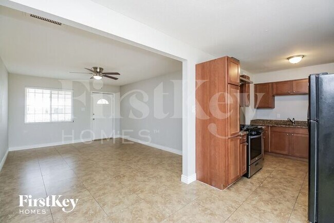 Building Photo - 9807 N 18th Ave