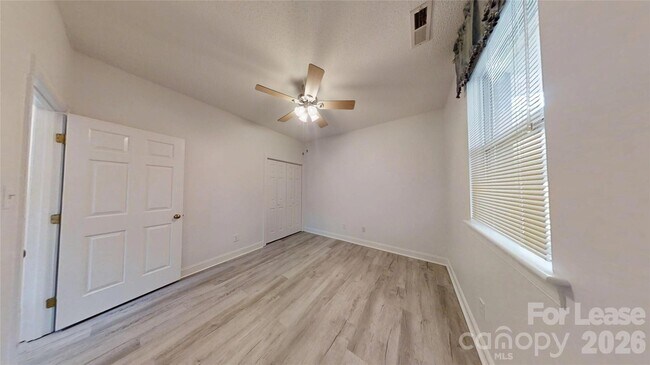 Foto del edificio - 6299 Pansy Trl