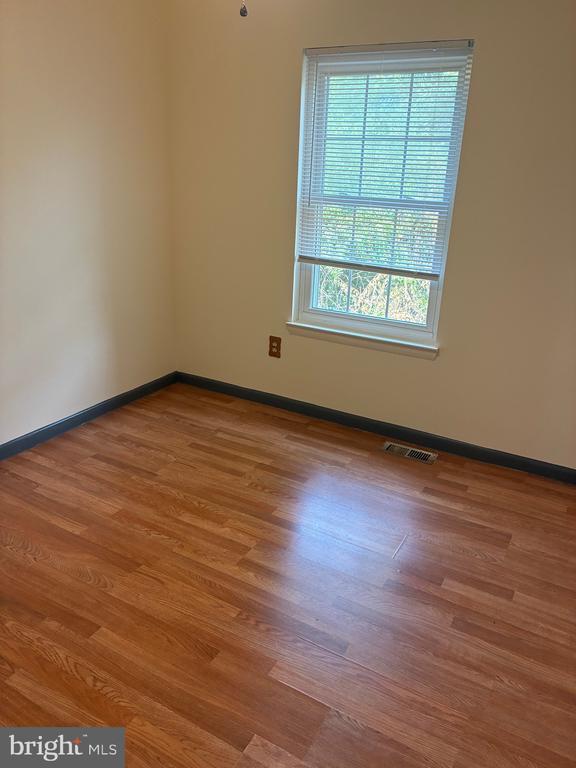 Foto del edificio - 8265 Londonderry Ct