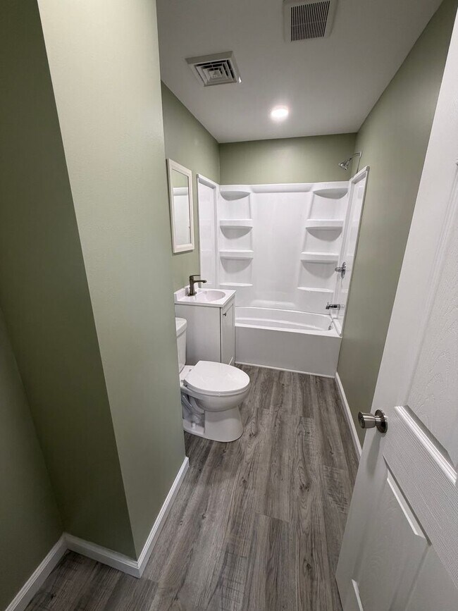 Foto del edificio - 2BR 1BA Fresh Interior Remodel.