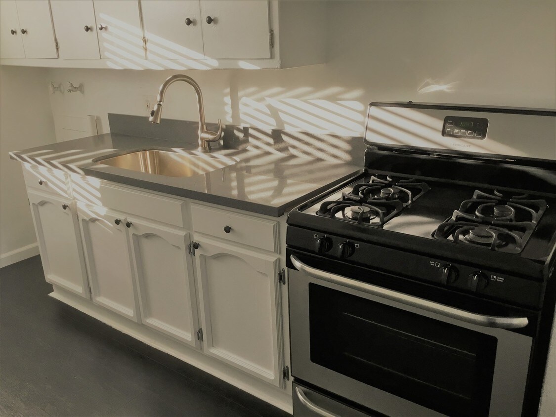 Foto principal - 1535 W 35th St