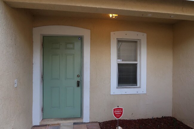 Foto del edificio - 13813  Yarmouth Drive 13815