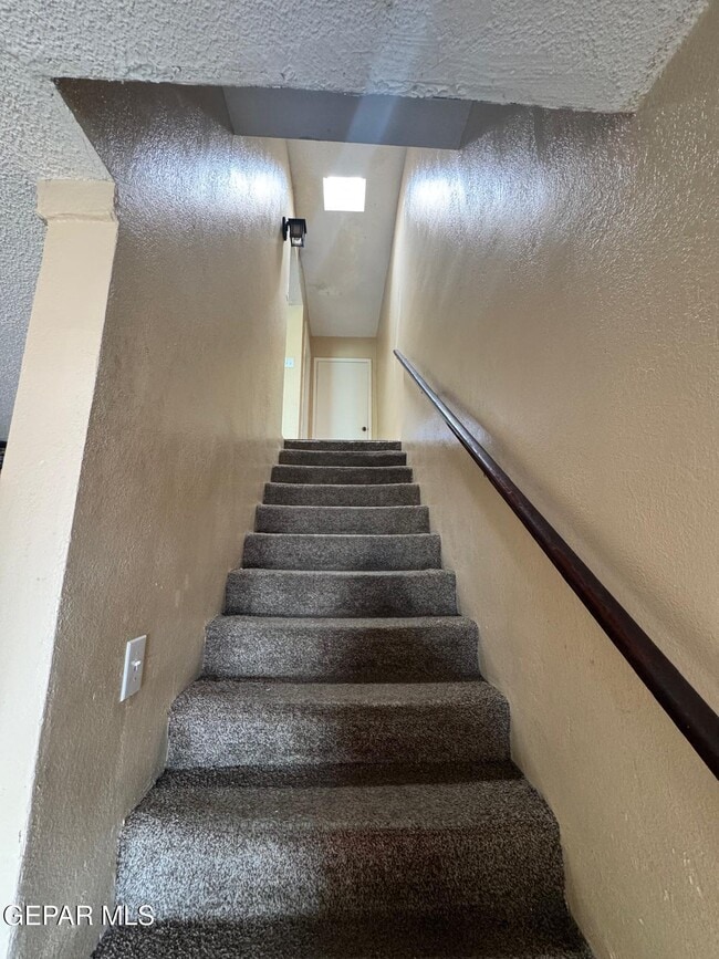 Foto del edificio - 4703 Moonlight Ave