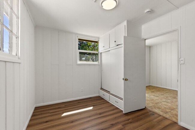 Foto del edificio - 4204-4216 E Washington Ave