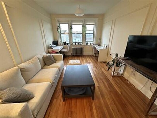 9/1 Spacious 2BR with EIK, heat inc, elevator in building - 9/1 Spacious 2BR with EIK, heat inc, elevator in building Apartment